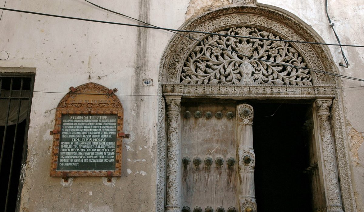 doorway-167736_1280